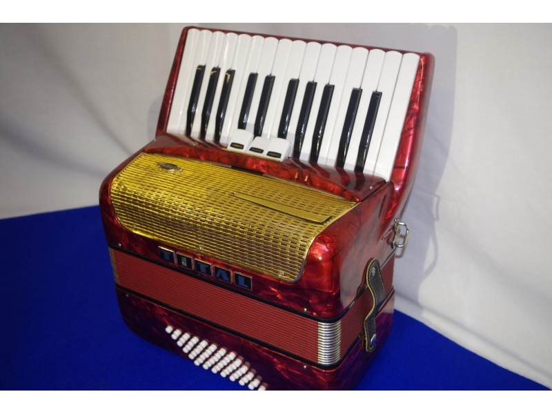 Delicia Tital 26 key accordion